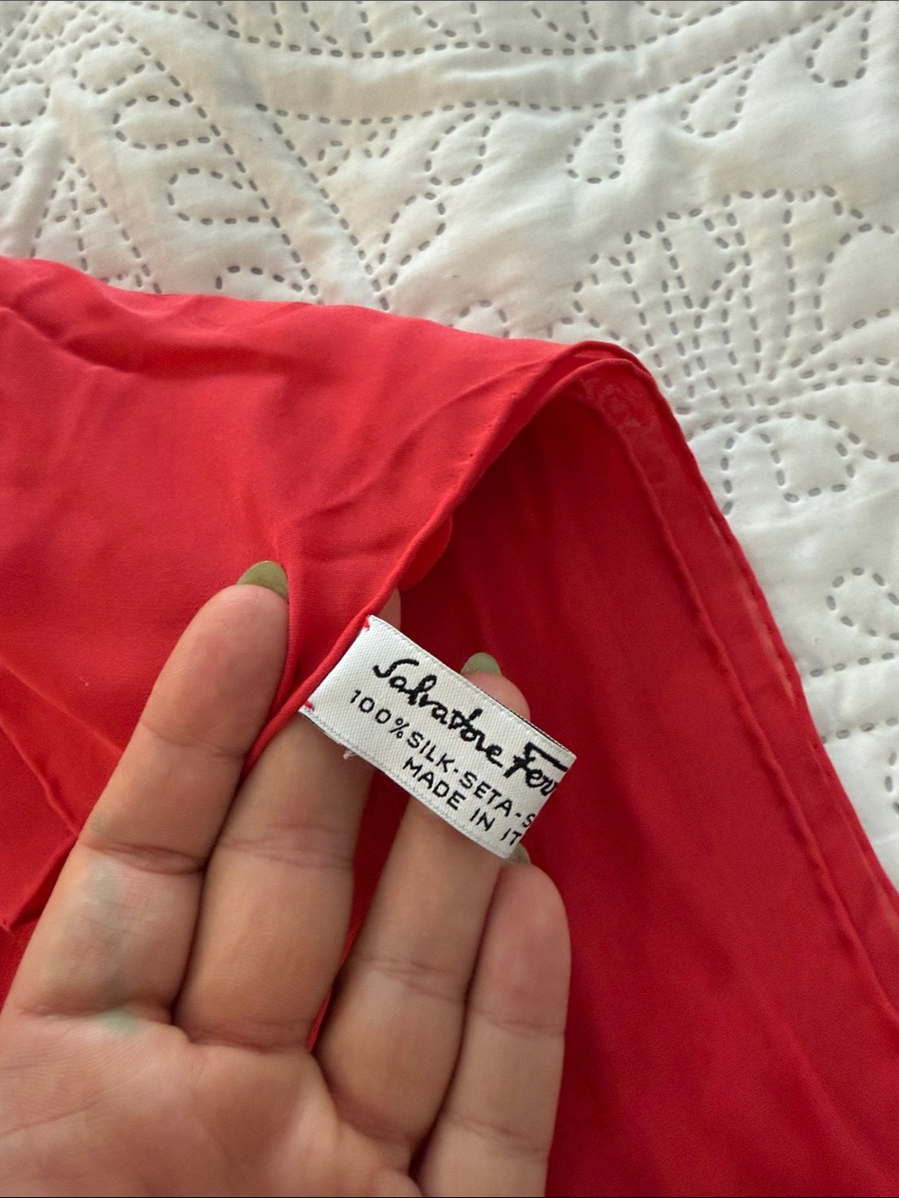 Red Logo-Pattern Sheer Scarf - Picture 3 of 3